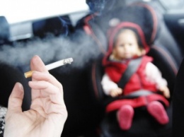 Ученые: Курение в доме увеличивает частоту детских заболеваний