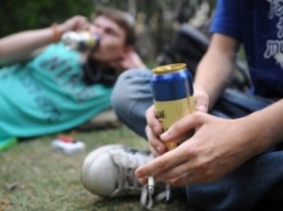 "Не только когда выпито, но и когда налито": макеевчанам напомнили об ответственности за употребление спиртного в общественных местах