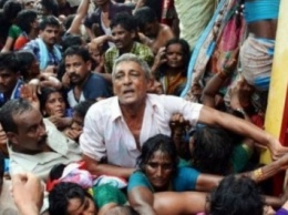 В результате давки на религиозном фестивале в Индии погибли 7 человек