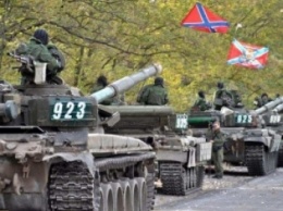 Парад бездарей: в Донецке танки "ДНР" испортили асфальт (ФОТО)