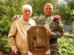 Встретились два ветерана - одному 97, другому - 30 лет (фото)