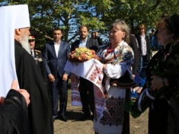 В казацком селе Мариновка установили крест на мемориале защитников Родины