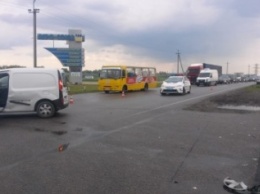 ДТП на Донецком шоссе: столкнулись Daewoo Lanos и Renault Kangoo (ФОТО)