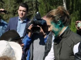 Подробности конфликта в парке Славянска: зеленка, мука и потасовки