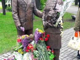В Киеве открыт первый в стране памятник людям Победы
