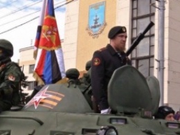 На улицы Донецка и Луганска вывели боевую технику