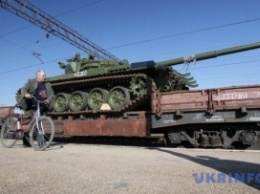В оккупированный Донецк снова завезли танки, БПМ и "Грады" из России