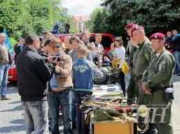 Выставку военной техники устроили сегодня в Ужгороде
