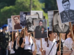 В Кривом Роге прошел праздничный парад ко Дню победы над нацизмом