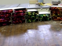 Этот мужчина запекает 256 цветных карандашей. То, что вышло из этого через 2 дня, странным явно не назовешь