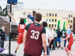 В Запорожье состоялся турнир по стритболу (ФОТО)