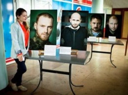 В Запорожье везут героические выставки "Портрет солдата" и "Блокпост памяти"