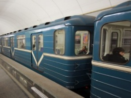 Жуткое происшествие в метро Харькова: женщина с двумя детьми прыгнула под поезд