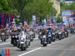 Донецк: согнанное шествие в честь «дня республики» подошло к концу (ФОТО)