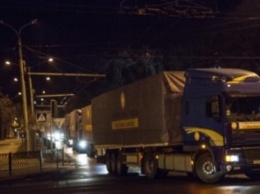 Автоколоннам с гуманитарной помощью Штаба Ахметова удалось добраться в Донецк