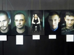 В Запорожье открылась выставка фотопортретов бойцов АТО (ФОТО)