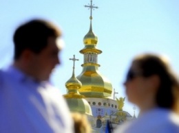 В.Медведчук: власть пытается использовать церковь в своих политических интересах