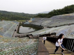 На Тайване создали картину Ван Гога из 4 миллионов бутылок (Видео)