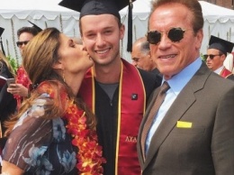Мария Шрайвер и Арнольд Шварценеггер поздравили сына с окончанием колледжа