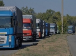 Долгий путь гуманитарной помощи к макеевчанам: фуры Штаба Ахметова добираются в Донецк с ночевкой