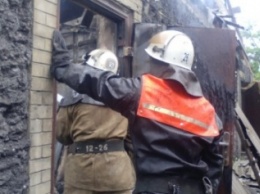 В Кривом Роге пожаром полностью уничтожен жилой дом. Найдены два тела (ФОТО)