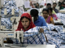 Эксперт: Из-за кризиса в Бангладеш закрылась почти тысяча швейных фабрик