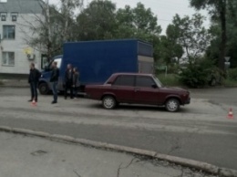На Балашовке столкнулись легковой автомобиль и грузовик. ФОТО