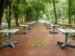 В Днепропетровске откроют обновленную шахматную аллею (ФОТО)