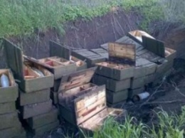 В Донецкой нашли большой тайник с танковыми снарядми (ФОТО)