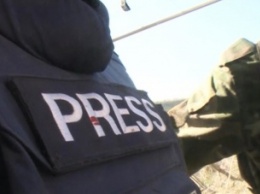 Журналистов с НТВ вродебы обстреляли на Донбассе