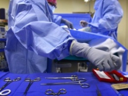 Хирурги отрезали лишнюю кожу мужчине в прямом эфире на Facebook