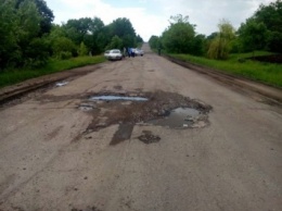 На трассе в Николаевской области перевернулся внедорожник "Lexus"
