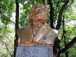 Памятник Пушкину в краматорском парке нуждается в ремонте