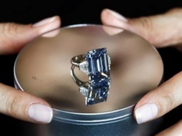 Редкий голубой бриллиант продан за рекордные 57,6 млн долларов