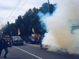 Пиротехника и дым: в Киеве начался марш "Азова" (ФОТО)