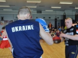 В Мариуполе чемпионы провели тренировку по боксу для детей с особыми потребностями (ФОТО)