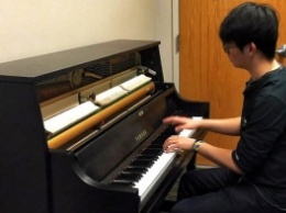 Пианист исполнил классические рингтоны iPhone на фортепиано [видео]