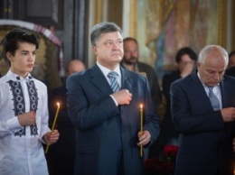 Порошенко с сыном взял участие в перезахоронение Тараса Шевченко (фото)