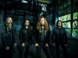 На сцене во время концерта умер барабанщик рок-группы Megadeth