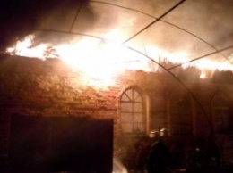 На Полтавщине пожар уничтожил второй этаж здания