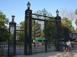В николаевском парке «Народный Сад» устроили круглосуточный алкопритон