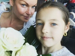 Дочь Анастасии Волочковой начала экспериментировать с макияжем