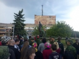 В «ЛНР» установили памятник Мозговому: опубликованы фото