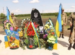 Герои не умирают - открытие памятника погибшим бойцам украинской армии