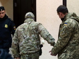 Денисова рассказала о посещении консулом украинских моряков и "ампутации" пальцев у раненых