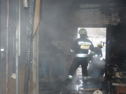 На Донецком шоссе сгорело нежилое здание (ФОТО, ВИДЕО)