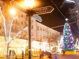 На Дерибасовской зажгли новогоднюю елку: смотри, как это красиво