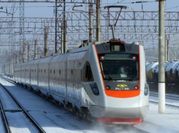 "Укрзализныця" на праздники назначила дополнительные рейсы поезда "Интерсити+"