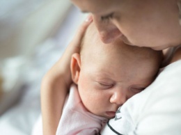В первый год после появления ребенка родители теряют 44 дня сна!