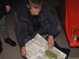 В Старобельске у пассажира поезда обнаружили наркотики